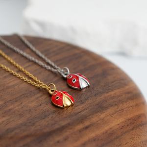 Collier Pendentif Goutte d'Huile en Forme de Scarabée de Dessin Animé Personnalisé, Chaîne de Clavicule en Acier Inoxydable Doré, Polyvalent et Tendance - Product Image 2