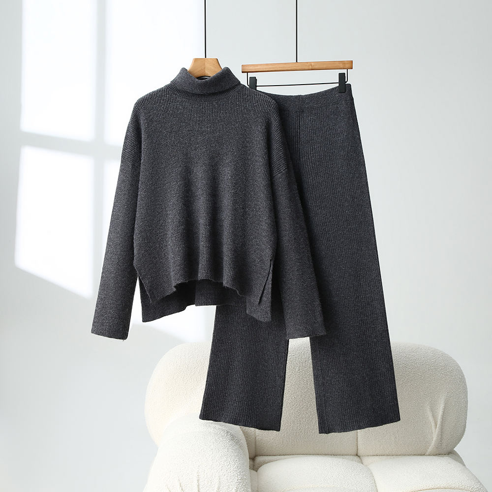 สีเทาเข้ม