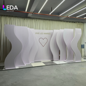 ฉากหลังงานแต่งงาน LEDA รูปทรงคลื่นสีขาวแบบกำหนดเอง ทำจาก PVC พร้อมไฟนีออน LED แบบโมดูลาร์ สำหรับงานแต่งงาน งานเลี้ยง และงานปาร์ตี้ - Product Image 4