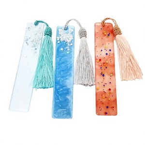 Marcapáginas de Resina Personalizado Hecho a Mano con Diseño Floral para Lectores, Estudiantes, Maestros, Amantes de los Libros, Regalo - Product Image 1