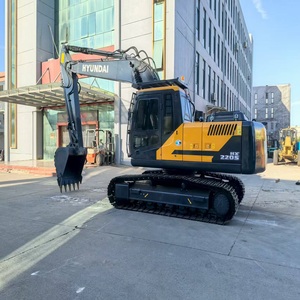 Vente de produits phares : Excavatrice sur chenilles Hyundai HX220S d'occasion, 22 tonnes, modèle 2022, moteur Cummins, boîte de vitesses, PLC, roulements et pompe de haute qualité - Product Image 2
