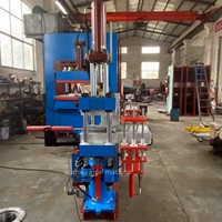 Machine de moulage par injection de caoutchouc à commande automatique, structure à quatre colonnes, système d'alimentation isolant, lithium