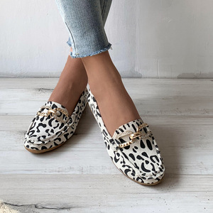รองเท้าบีนนี่ของผู้หญิงพื้นเรียบลำลองประดับพลอยเทียมพื้นนุ่มสบายฤดูใบไม้ผลิมาใหม่ไซส์ใหญ่พิเศษพิมพ์ลายเสือดาว - Product Image 1