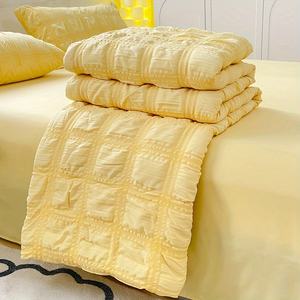 لحاف صيفي خفيف الوزن جيد التهوية مريح ناعم ماص للفراش مطبوع فراش مثالي للاستخدام المنزلي للتبريد - Product Image 1