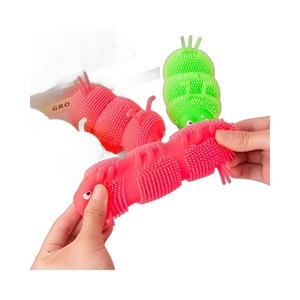 Pelota saltarina de plástico con forma de oruga brillante, juguete antiestrés para niños de 2 a 4 años, unisex - Product Image 5