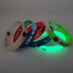 Event Sport Armbänder Fashion Match Gruppierung Silikon kautschuk Armbänder mit geprägtem Design - Product Image 2