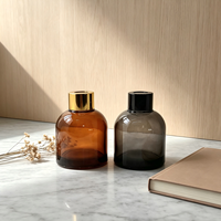 Vente en gros de flacons d'aromathérapie de 100 ml couleur thé, diffuseur en osier tendance, bouteille d'aromathérapie en verre pour usage domestique.