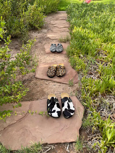 รองเท้าแตะแบบสวมผู้หญิง ดีไซน์ปี 2025 รองเท้าแตะหนังวัวกลับ รองเท้าแตะแบบมีพื้นรองรับอุ้งเท้า พื้นรองเท้าทำจากไม้ก๊อก รองเท้าแตะแบบแบนสำหรับผู้หญิง - Product Image 4