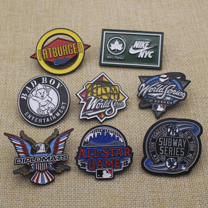 定制高品质电镀锌合金珐琅，可印有个性化运动标志，适用于棒球队和接球手 - Product Image 1