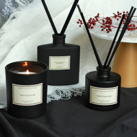 Diffuseur de roseaux d'huile essentielle de bouteille en verre de marque privée de luxe Diffuseur de roseaux avec liquide de bâtons de rotin