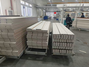 Panel de Pared WPC Impermeable e Ignífugo al por Mayor, Lámina de Madera y Plástico Compuesto, Diseño Moderno para Hospitales, Hoteles y Cocinas - Product Image 2