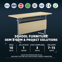 Table de formation mobile Benchmark avec plateau en grain de bois clair, cadre gris, roulettes, pliable pour salles de réunion, salles de formation, bureaux