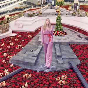 Ensemble de veste et pantalon de style smoking en satin rose et vert pour femmes, personnalisable, luxueux, à double boutonnage, avec col châle et ceinture - Product Image 3