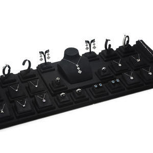 Expositor de Joyería de Microfibra Negra de Lujo Personalizado para Exhibición de Aretes, Anillos y Collares - Product Image 1