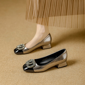 Zapatos de tacón medio con punta cuadrada de charol y hebilla de diamantes de imitación, estilo Mary Jane, sin cordones, para mujer, para todas las estaciones. - Product Image 3