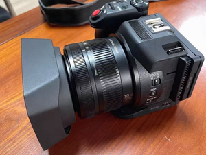 Caméra vidéo professionnelle 4K en bon état XC10 avec zoom optique 10x et double emplacement pour carte mémoire - Product Image 4