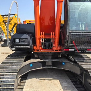 Well-Maintained <b>Hitachi</b> Zaxis200 Used Excavator Original Paint Low Hours Durable Gearbox Pump Motor Japan Origin Building - Product Image 4