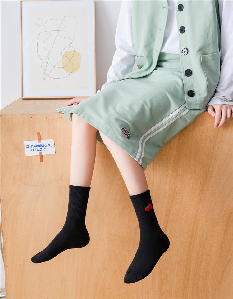 Custom Logo Fruit Embroidered Crew Socks for Men Women Colorful Cotton Casual Socks Wholesale OEM Fashion Sock Manufacturer