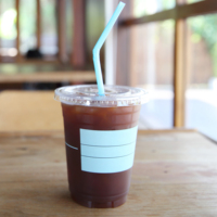 Vente chaude : Couvercles pour gobelets à thé au lait Boba, jetables, de qualité alimentaire, en matériau plat, pour emporter, scellés, pour gobelets à café