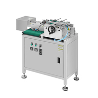 Machine d'emballage automatique de film plastique pour boîtes carrées, comme les étuis de cosmétiques