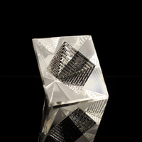 Großhandel Ägyptische Mini Transparente Kristallglas-Pyramide Briefbeschwerer Handgeschnitztes Andenken Geschenk Kristall Hohle Pyramide