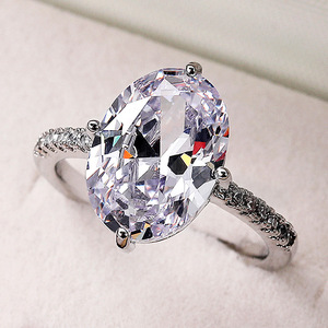 Anello Oversize con Cristalli Marquise per Donne, Accessorio Romantico per Uso Quotidiano e Feste - Product Image 3