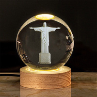 Boule de cristal gravée au laser 3D avec croix chrétienne religieuse, lumière de nuit avec base en bois, boule de cristal pour cadeaux religieux
