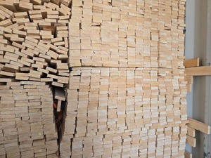 Vente en gros de bois scié de qualité 4 de matériaux de bois d'épicéa sciés à séchage par chambre du fabricant - Product Image 3