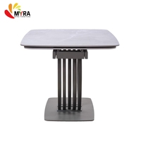 Table extensible à effet marbre gris clair avec plateau en céramique