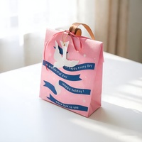 Sacs cadeaux écologiques en non-tissé durables pour la décoration de fête, avec soufflet cousu, poignées et impression sérigraphique
