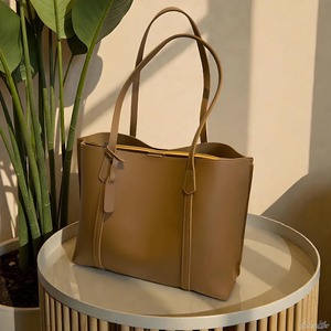 Premium Quality Fashionable Ladies Leather <b>Shoulder</b> Bag With Adjustable <b>Strap</b> For Daily Use And Travel Available For Sale - Product Image 4