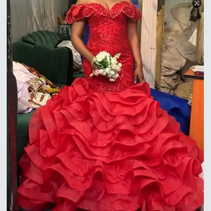 Robe de <span class=keywords><strong>mariée</strong></span> sirène africaine rouge perlée 2026, <span class=keywords><strong>grande</strong></span> <span class=keywords><strong>taille</strong></span>, épaules dénudées, avec traîne à volants superposés, pour soirée et cérémonie - Product Image 1
