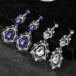 Boucles d'oreilles en alliage serties de zircon de luxe européen et américain, forme goutte d'eau, polyvalentes, tendance, élégantes, bijoux de créateur haut de gamme - Product Image 6