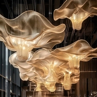 Lustre personnalisé pour hall d'hôtel, grande suspension en verre, lampe suspendue LED moderne de luxe, cluster décalé pour plafond haut, atrium