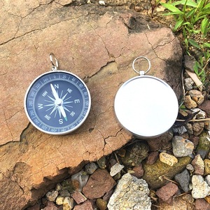 Boussole de poche <span class=keywords><strong>magnétique</strong></span> en aluminium portable, équipement de survie tactique multifonctionnel pour le camping en plein air - Product Image 2