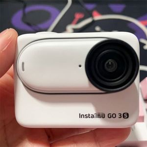 กล้องแอคชั่น Insta 360 GO 3S ขนาดเล็ก 4K สีดำขาว น้ำหนัก 39 กรัม ความจุ 64G/128G กันน้ำ พร้อมระบบกันสั่น FlowState กล้องกีฬาพกพา - Product Image 1