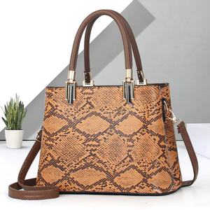 Sacs fourre-tout en cuir huilé pour femmes, sacs à bandoulière vintage, sacs bandoulière grande capacité - Product Image 3