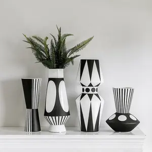 vas kayu besar Suppliers-Lukisan Tangan Modern Putih Hitam Nordic Mosaik Lantai Besar Keramik Vas Kuncup Bunga untuk Dekorasi Rumah Pusat Pernikahan