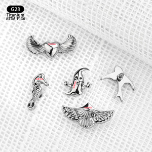 Clous d'oreille en titane G23 F136 en forme d'ailes, bijoux de piercing unisexe - Product Image 3