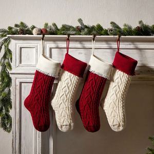Nueva llegada Cable grande tejido Borgoña verde y marfil colgando 18 pulgadas medias de <span class=keywords><strong>Navidad</strong></span> con flecos <span class=keywords><strong>en</strong></span> los puños - Product Image 1