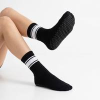 Chaussettes de Pilates à rayures personnalisées avec grip, semelle complète antidérapante en silicone, chaussettes antidérapantes pour le yoga et la barre, pour studio de fitness en intérieur