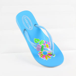 Prix d'usine Tongs à pantalons pour femmes Sandales stylées Tongs Pantoufles pour dames - Product Image 3