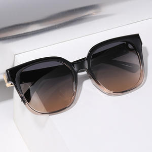 Gafas de sol polarizadas cuadradas Dl-D7533 para mujer, montura negra, lentes TAC, protección UV400, clase 2, material de PC - Product Image 4