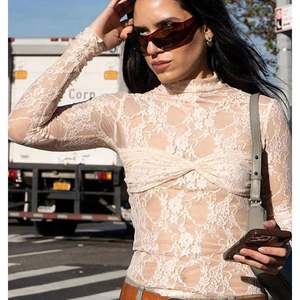 À la mode nouveau Design dentelle Vintage couleur unie voir à travers <span class=keywords><strong>haut</strong></span> court chemise à manches longues <span class=keywords><strong>pagode</strong></span> décontracté Sexy <span class=keywords><strong>haut</strong></span> pour femme - Product Image 6