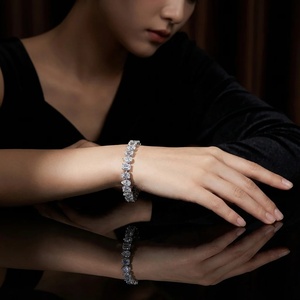 สร้อยข้อมือเพชรทรงสี่เหลี่ยมมรกตและทรงหยดน้ำ - ทอง 9k, 14k, 18k - Product Image 2