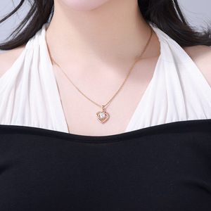 Collana con Doppio Cuore in Lega d'Oro Rosa 18K Personalizzata con Incisione, Ciondolo con Zirconi, Regalo per San Valentino o Matrimonio - Product Image 5
