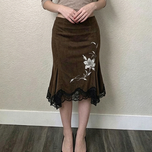 Falda Midi Asimétrica con Estampado de Orquídeas y Parches de Encaje, Estilo Chino Vintage, Artística, Elegante, Versátil e Informal - Product Image 4