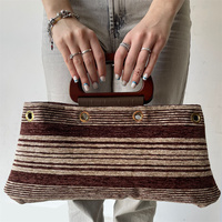 Sac de créateur de haute qualité en matériau Mat-b, fabriqué en Italie, à rayures marron, style rock classique, durable, pour femme, à fermeture ouverte, pour usage quotidien