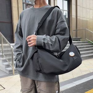 Sac bandoulière hobo imperméable en nylon, grande capacité, décontracté, style dumpling, pour femmes et hommes - Product Image 4