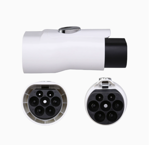 Adaptador de Carga para Vehículos Eléctricos Trifásico de 32A Tipo 2 a GBT con Protección IP55, Enchufe de Salida y Conectores a Presión - Product Image 1